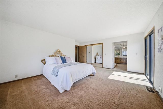 117 Oak Rock Cir, Folsom, CA 95630