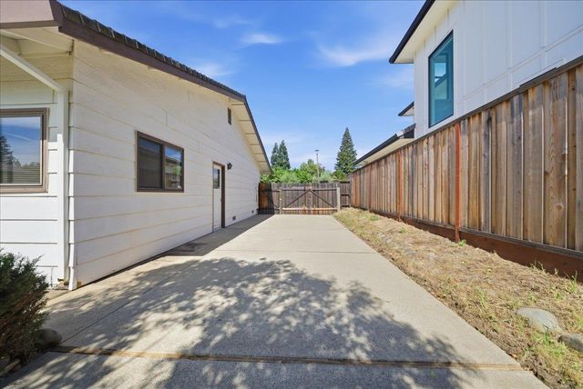 117 Oak Rock Cir, Folsom, CA 95630