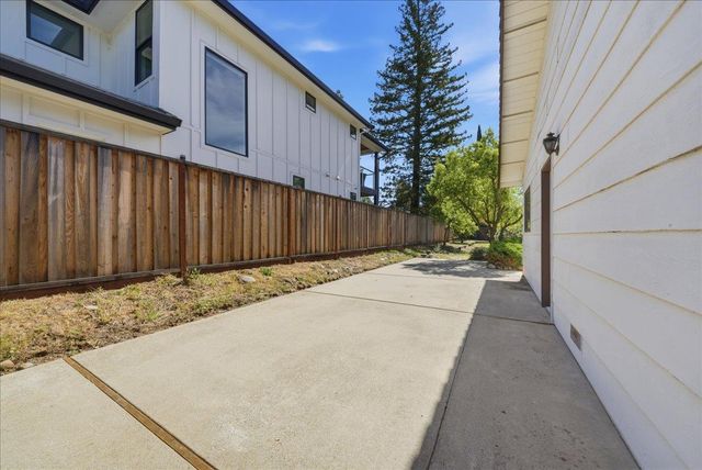 117 Oak Rock Cir, Folsom, CA 95630