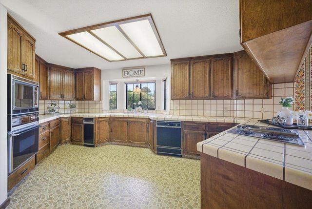 117 Oak Rock Cir, Folsom, CA 95630