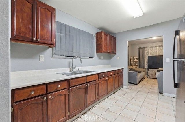 907 E 109th Place, Los Angeles, CA 90059