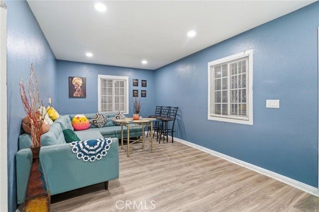 907 E 109th Place, Los Angeles, CA 90059