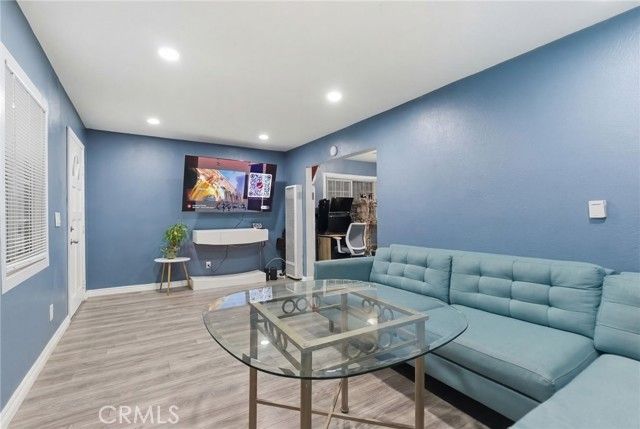 907 E 109th Place, Los Angeles, CA 90059