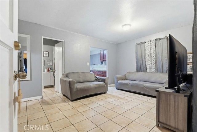 907 E 109th Place, Los Angeles, CA 90059