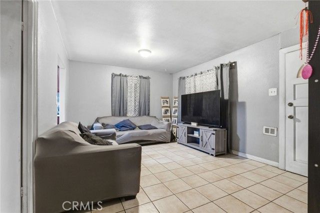 907 E 109th Place, Los Angeles, CA 90059