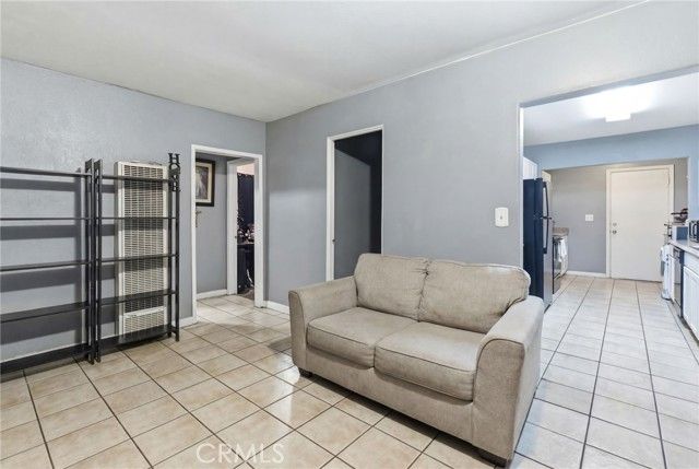 907 E 109th Place, Los Angeles, CA 90059