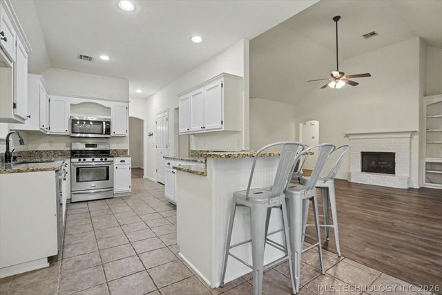 2111 W E Court, Jenks, OK 74037