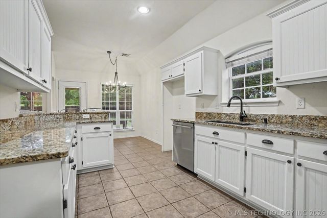 2111 W E Court, Jenks, OK 74037