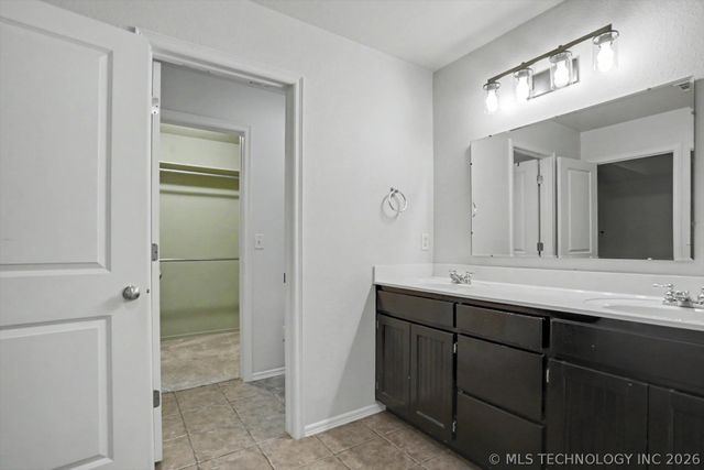 2111 W E Court, Jenks, OK 74037
