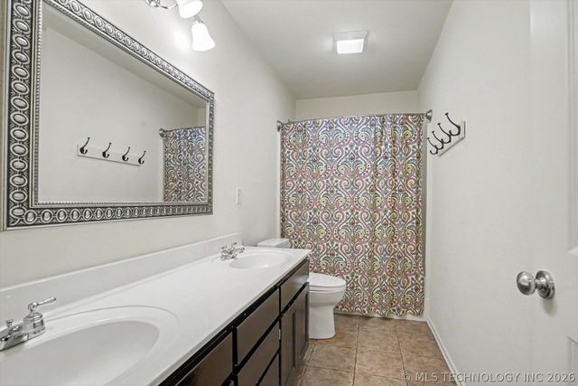 2111 W E Court, Jenks, OK 74037