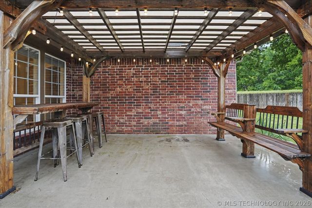2111 W E Court, Jenks, OK 74037