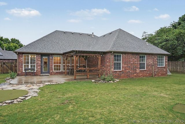 2111 W E Court, Jenks, OK 74037