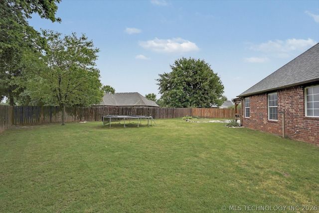 2111 W E Court, Jenks, OK 74037