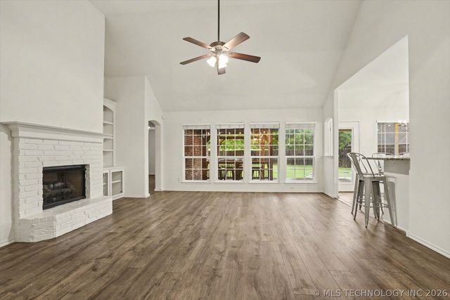 2111 W E Court, Jenks, OK 74037