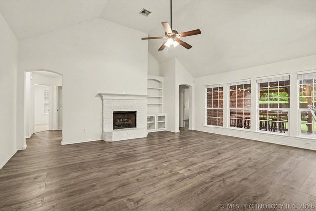 2111 W E Court, Jenks, OK 74037