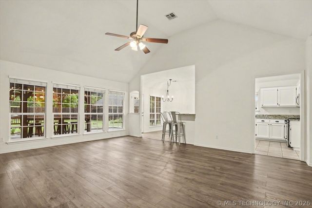 2111 W E Court, Jenks, OK 74037