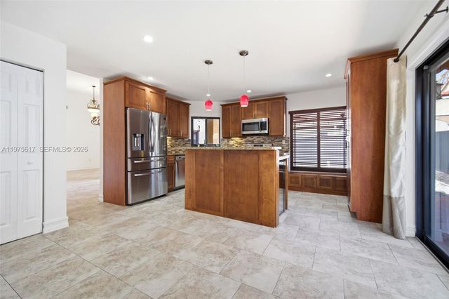 561 SW 87th Ct, Miami, FL 33174