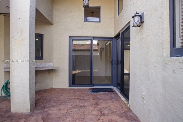 561 SW 87th Ct, Miami, FL 33174