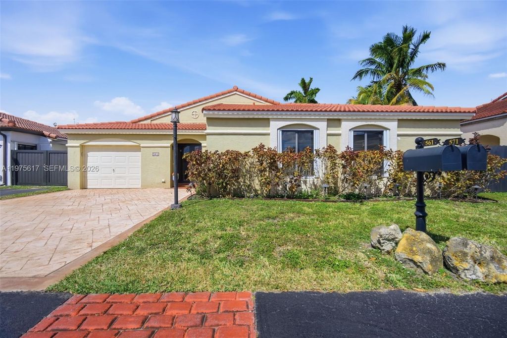 561 SW 87th Ct, Miami, FL 33174