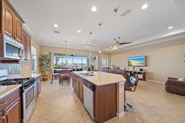 5040 LAKE OVERLOOK AVENUE, Bradenton, FL 34208