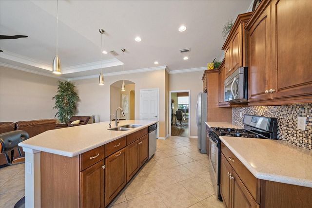 5040 LAKE OVERLOOK AVENUE, Bradenton, FL 34208