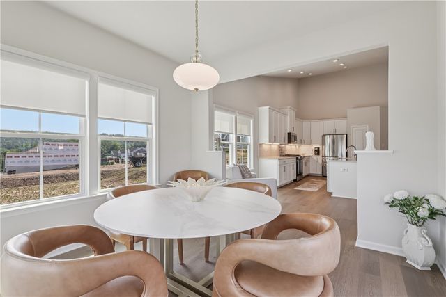 332 Red Bud Ln, South Strabane, PA 15301