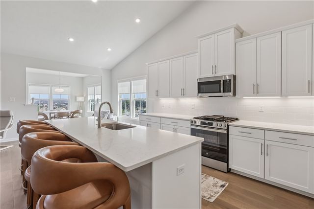 332 Red Bud Ln, South Strabane, PA 15301