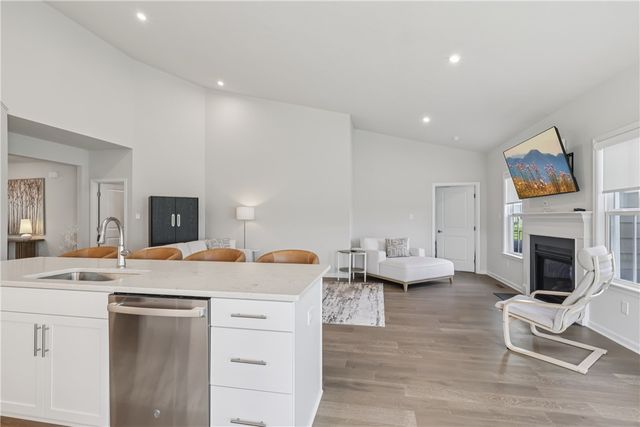 332 Red Bud Ln, South Strabane, PA 15301