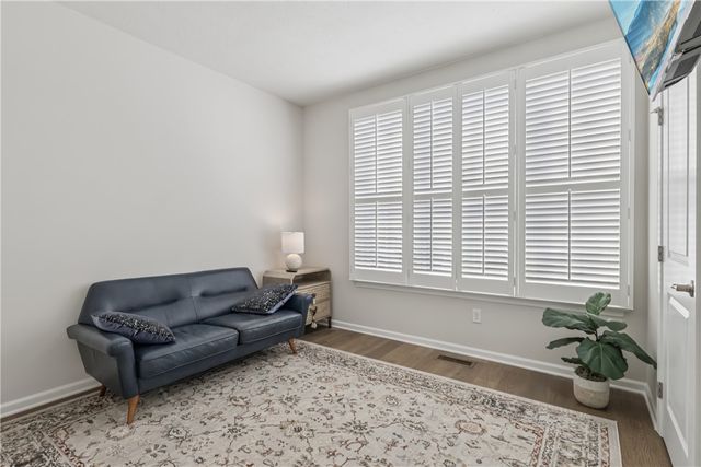 332 Red Bud Ln, South Strabane, PA 15301