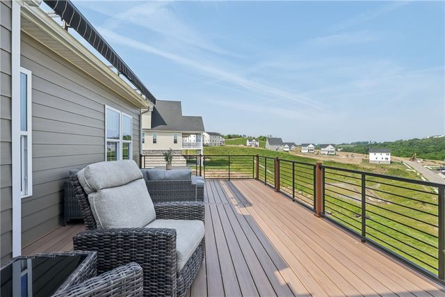 332 Red Bud Ln, South Strabane, PA 15301