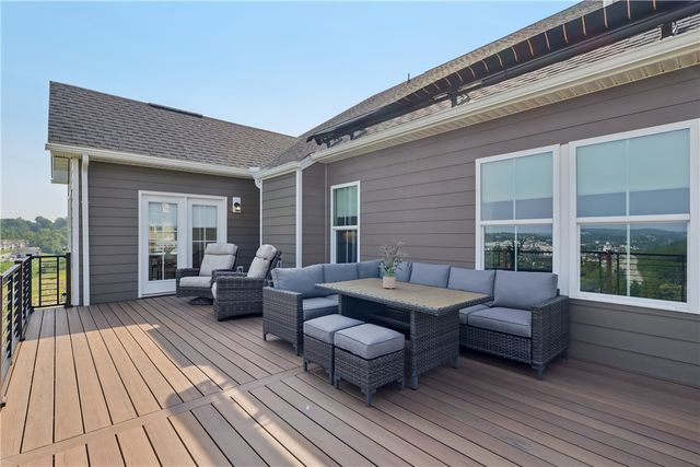 332 Red Bud Ln, South Strabane, PA 15301