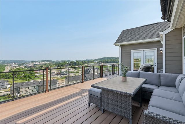 332 Red Bud Ln, South Strabane, PA 15301