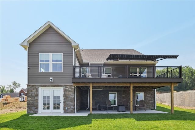 332 Red Bud Ln, South Strabane, PA 15301