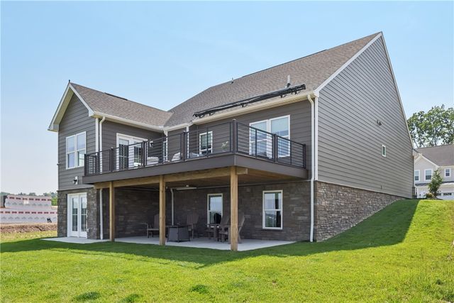 332 Red Bud Ln, South Strabane, PA 15301