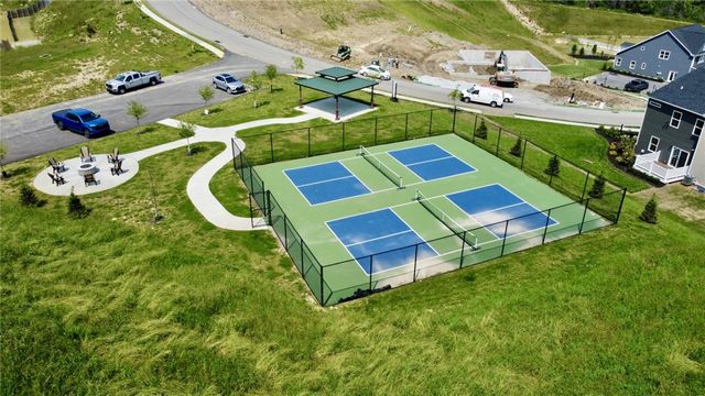 332 Red Bud Ln, South Strabane, PA 15301