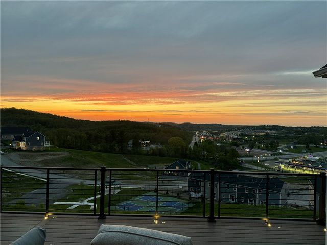 332 Red Bud Ln, South Strabane, PA 15301