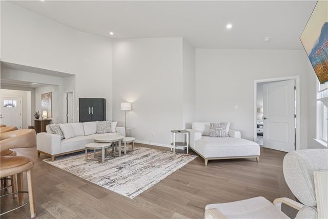 332 Red Bud Ln, South Strabane, PA 15301