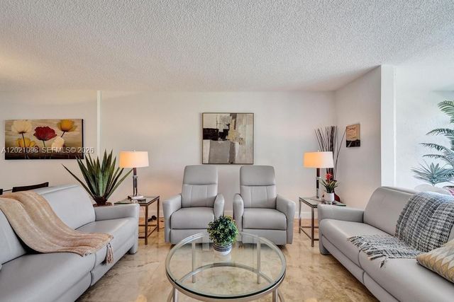 1025 SE 3rd Ave 108, Dania Beach, FL 33004