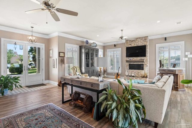 1639 Llani Ln, Gulf Breeze, FL 32563