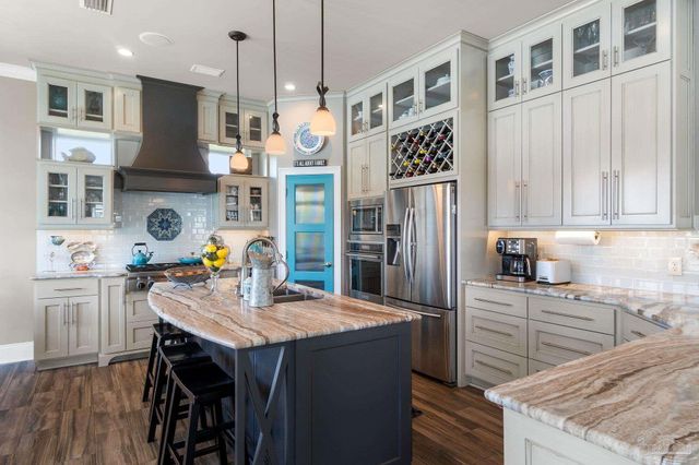 1639 Llani Ln, Gulf Breeze, FL 32563