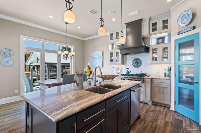 1639 Llani Ln, Gulf Breeze, FL 32563