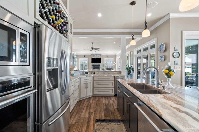 1639 Llani Ln, Gulf Breeze, FL 32563