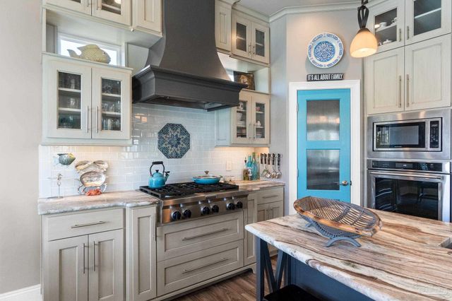 1639 Llani Ln, Gulf Breeze, FL 32563