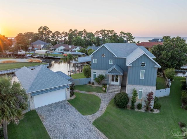1639 Llani Ln, Gulf Breeze, FL 32563
