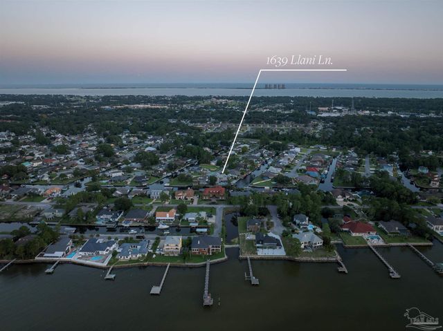 1639 Llani Ln, Gulf Breeze, FL 32563