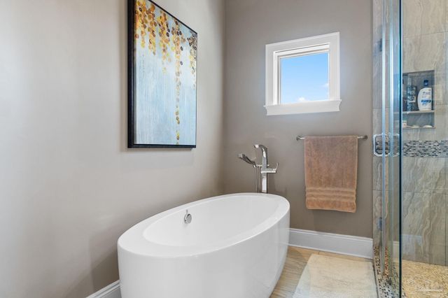 1639 Llani Ln, Gulf Breeze, FL 32563