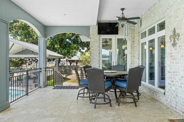 1639 Llani Ln, Gulf Breeze, FL 32563