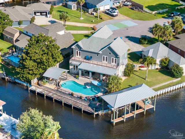 1639 Llani Ln, Gulf Breeze, FL 32563