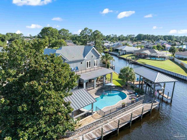 1639 Llani Ln, Gulf Breeze, FL 32563