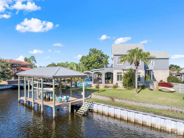 1639 Llani Ln, Gulf Breeze, FL 32563
